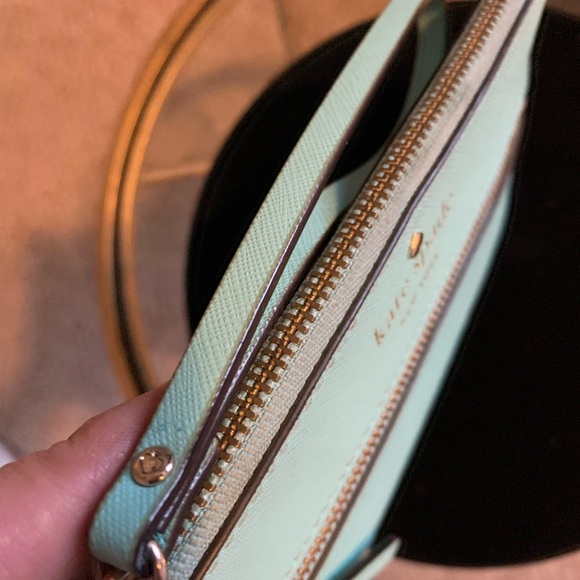 Kate Spade Mikas Pond Bee Wristlet Mint Mojito Green. - Picture 4 of 10